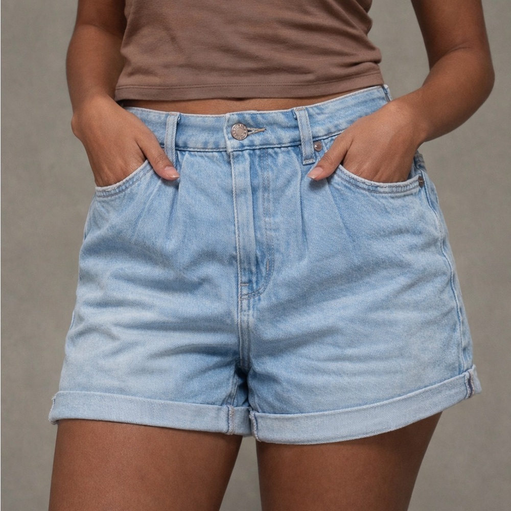 American Eagle High Rise Mom Jean Shorts | NWT